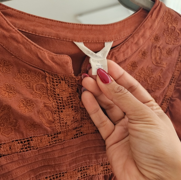 Caslon Embroidered Yoke Lace Trim Ruffle Tank | Size L | Rust Seqouia - Picture 4 of 5